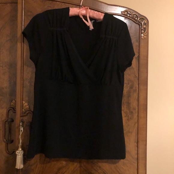 Black Investments size M cross cross front top figure flattering - Picture 8 of 11
